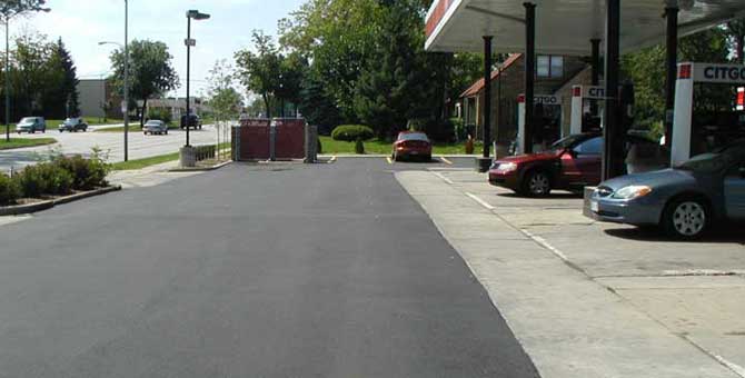 A professionally paved Gavers Pavers driveway