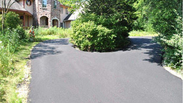 A professionally paved Gavers Pavers driveway