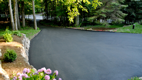 A professionally paved Gavers Pavers driveway