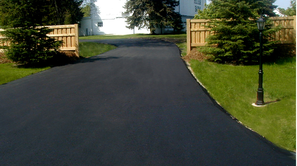 A professionally paved Gavers Pavers driveway