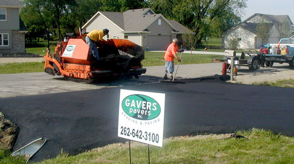 A professionally paved Gavers Pavers driveway