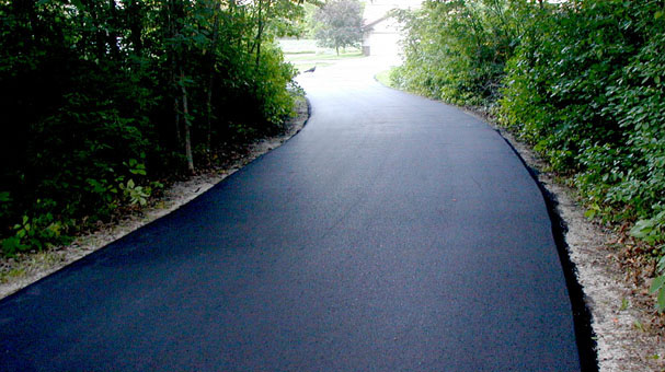 A professionally paved Gavers Pavers driveway